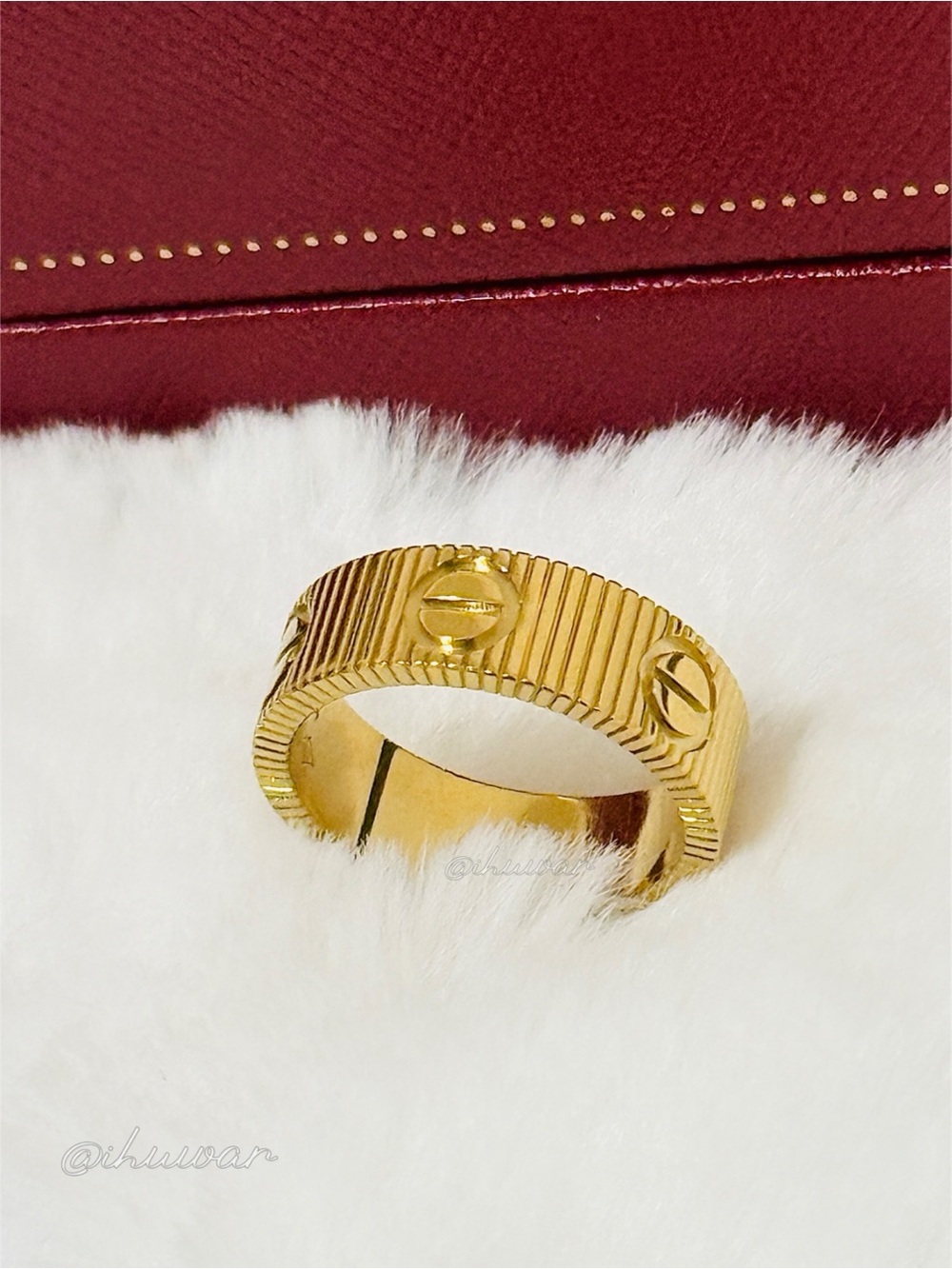 18K Gold plated LOVE Ring ScrewMotifs Ribbed Band Size 6.5 - Picture 6 of 7